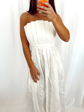 Load image into Gallery viewer, White Strapless Pleated Midi Dress
